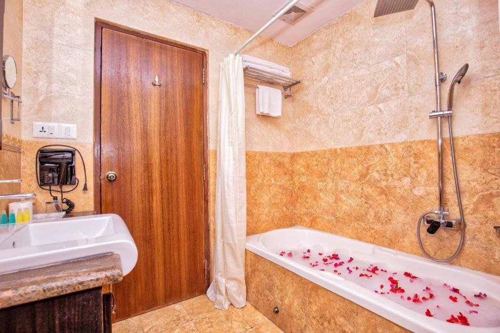 Da Yatra Courtyard Hotel & Resort Ποκάρα Εξωτερικό φωτογραφία
